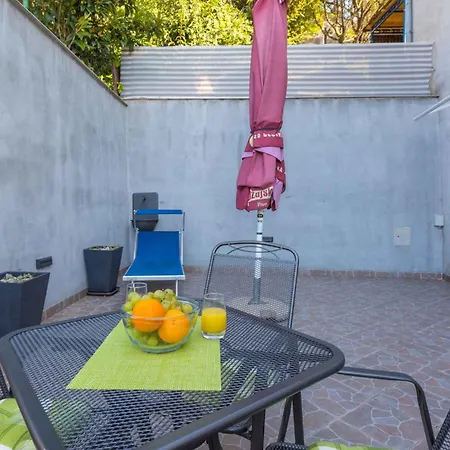 Apartment In 5242 *