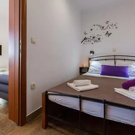Apartment In 5242 *