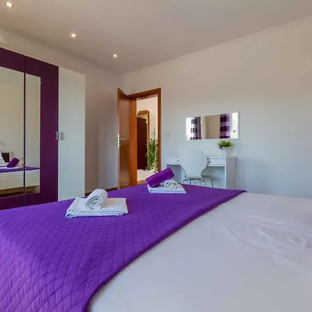 Apartment In 5242