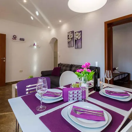 Apartment In 5242 *