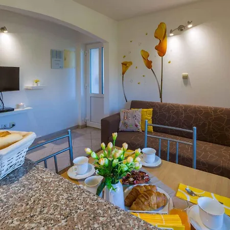 Apartment In 5242 *